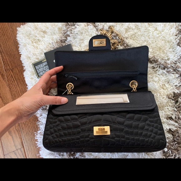 CHANEL Black Quilted Shoulder Bag with Gold Hardware - Picture 5 of 16